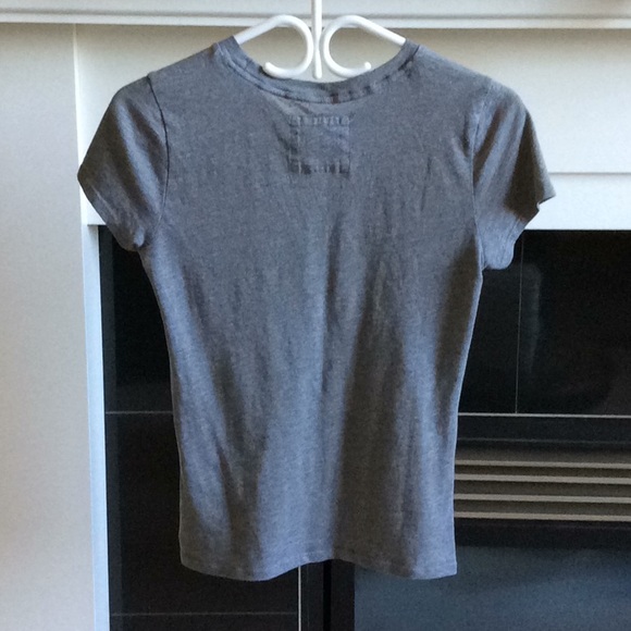 hollister t-shirt - Picture 2 of 2